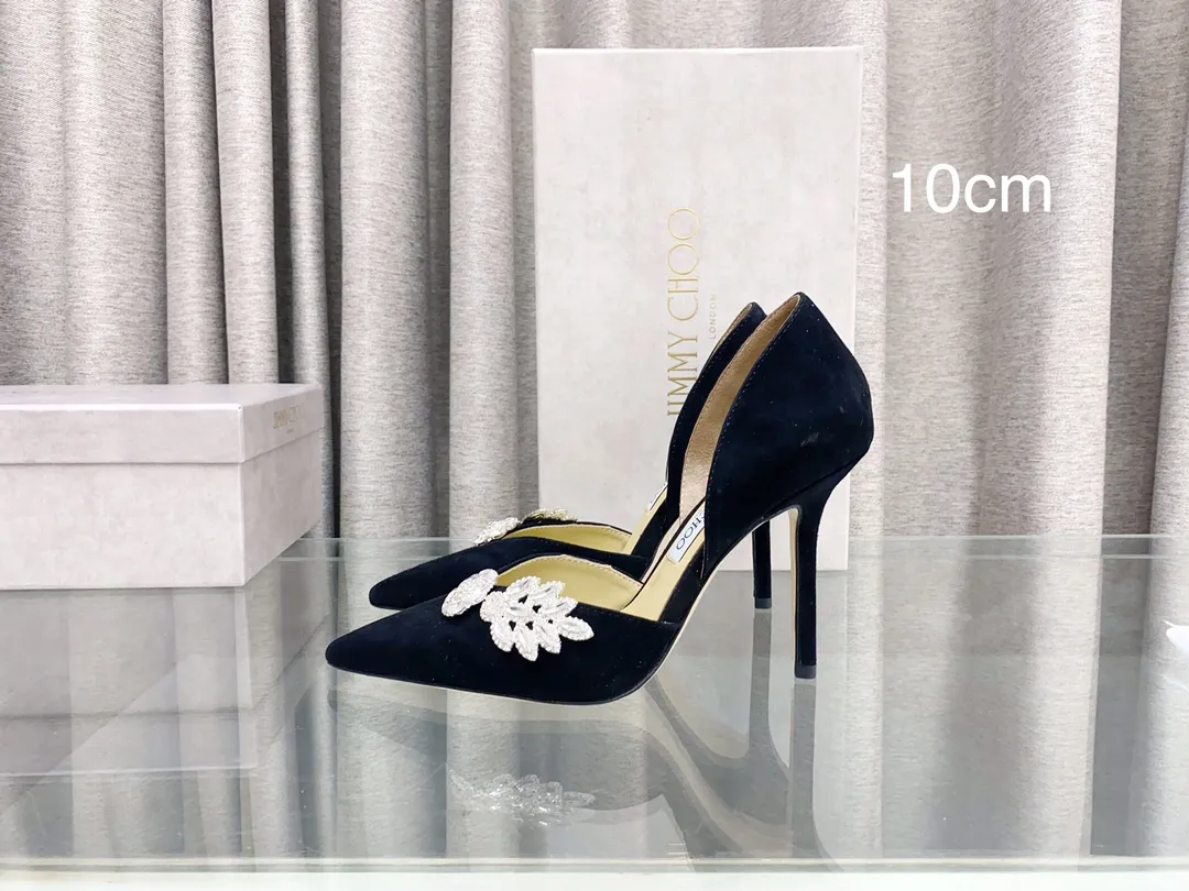 👟👟Ex-factory price 600👟👟 JIMMY CHOO Jimmy Choo counter new leaf diamond hollow shoes 👠 (high quality) 🌈Material: imported cashmere, lining sheepskin ✔️Original customization of rhinestones ➰Italian leather outsole ✨Heel height: 8.5cm/10cm ✨Number of codes: 35~39 (34, 40, 41, 42 are custom-made and cannot be returned or exchanged)